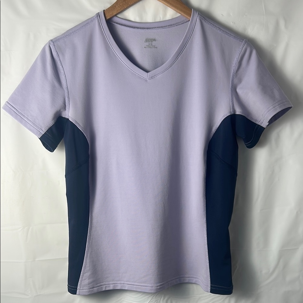 MEC Mountain equipment Co-op purple  V-Neck Activewear Top women size medium